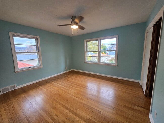 Building Photo - 4338 N Sheffield Ave