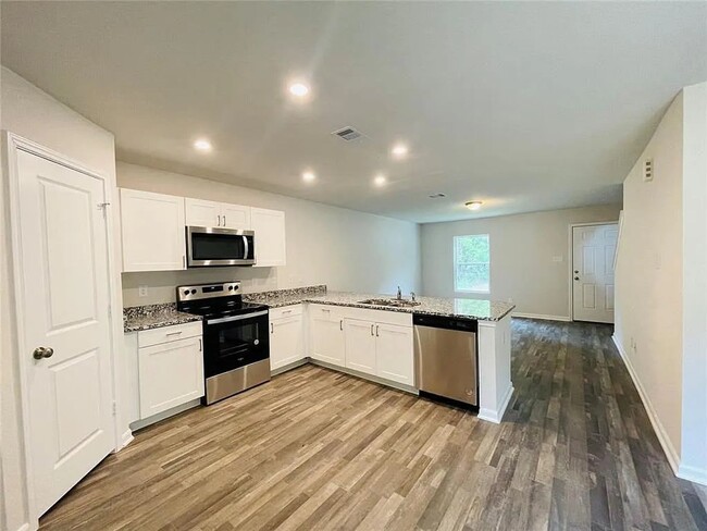 Building Photo - Beautiful New 2 story home in the gated Cedar Point Community in Lake Livingston!!