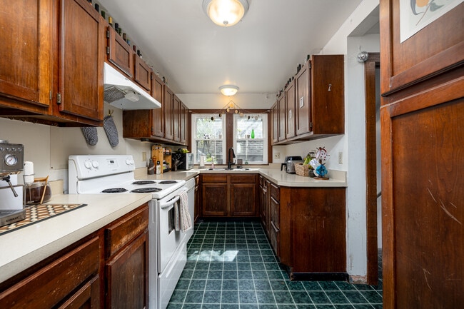 Building Photo - 711 Granger Ave