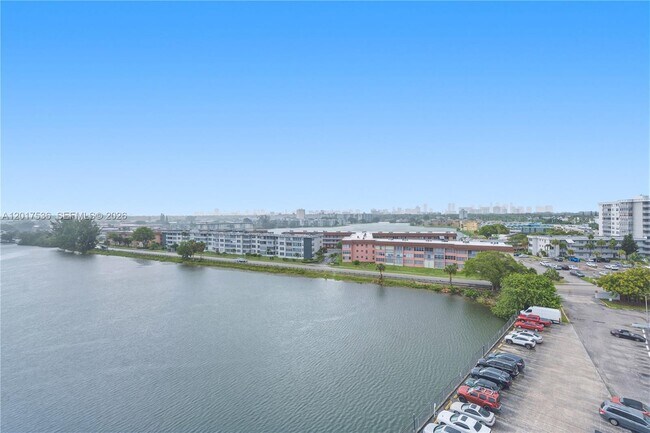 Building Photo - 1351 NE Miami Gardens Dr