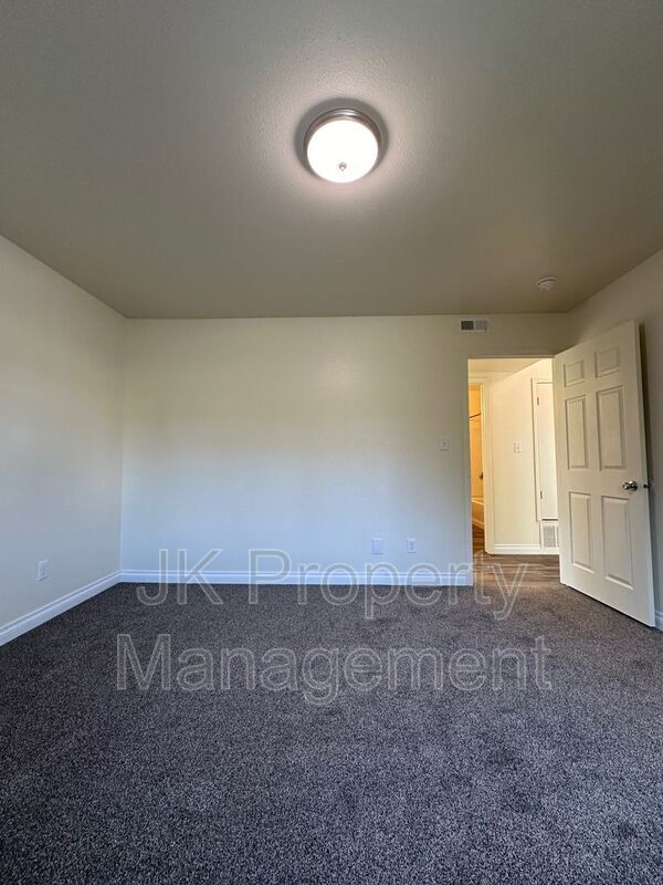 Building Photo - 1210 5th St S