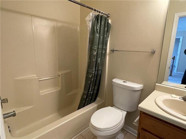 Building Photo - 204 Quail Ct