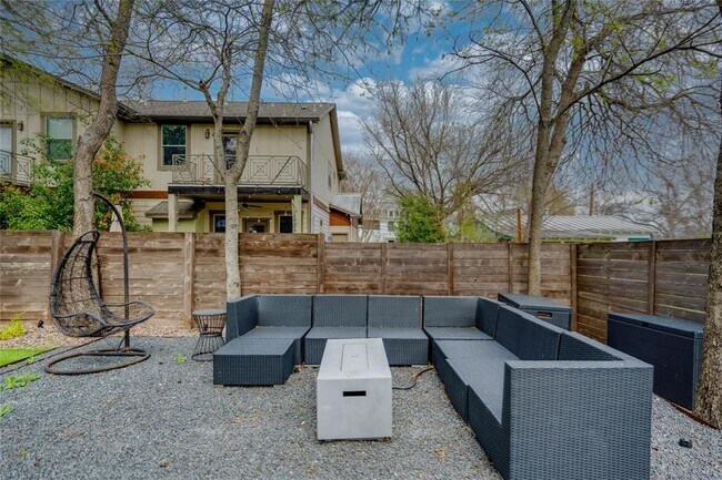 Building Photo - 2005 Bluebonnet Ln