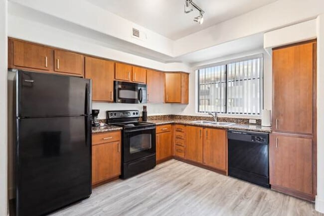 Building Photo - 6610 N 93rd Ave