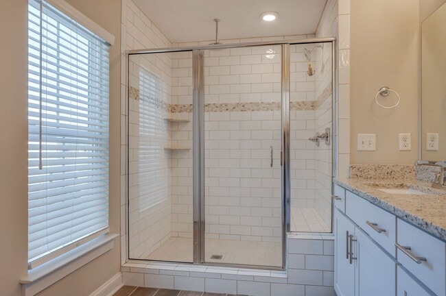 Building Photo - 3BD/3.5BA Immaculate Condo at the Oceanfront!