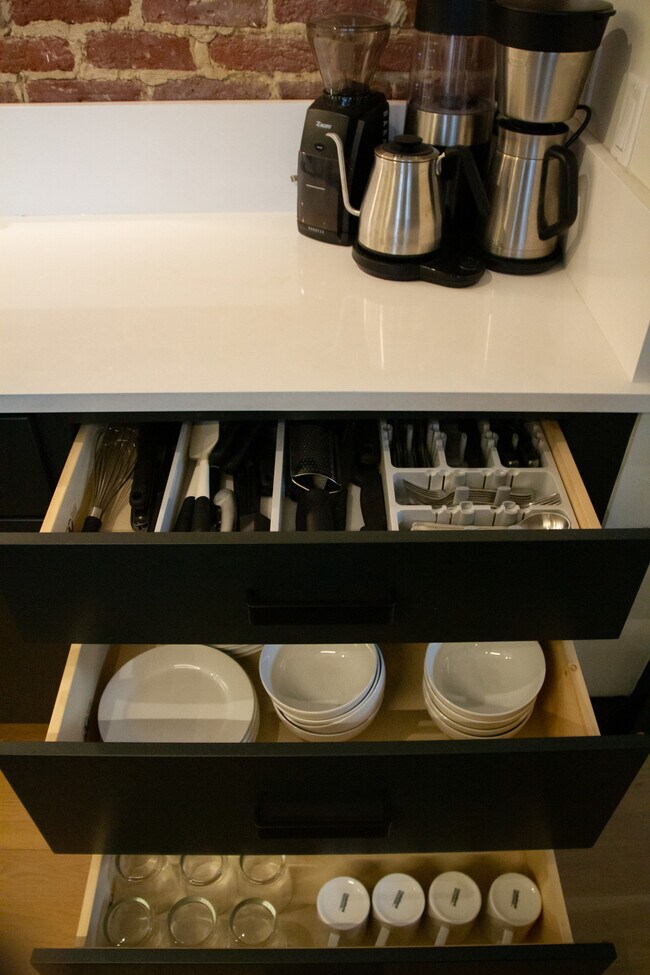 Building Photo - 1604 6th Ave N