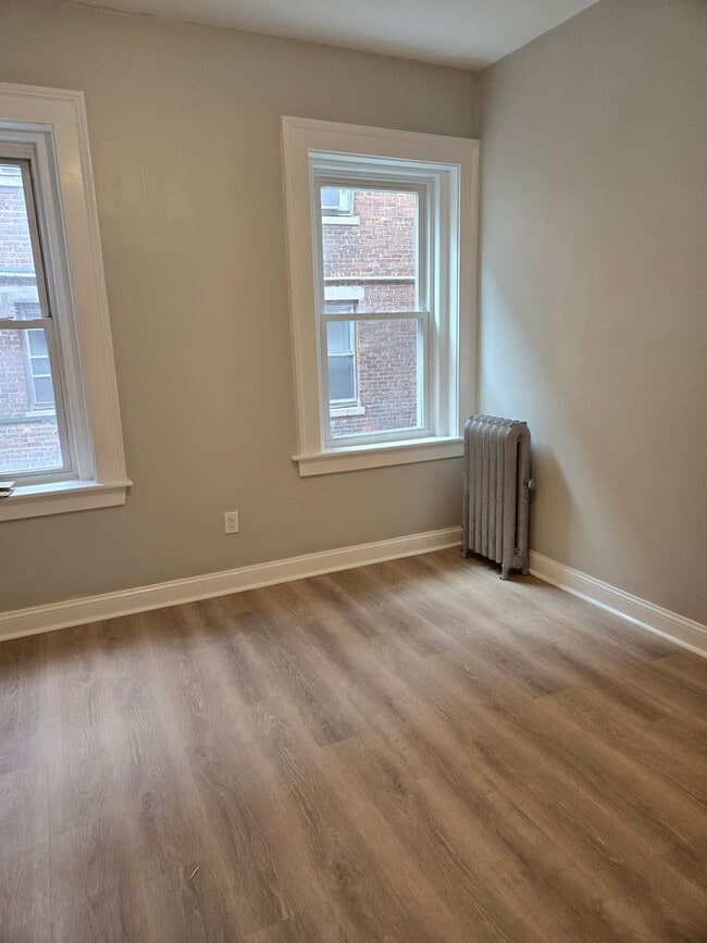 Building Photo - 2 bed/1 bath in Allston