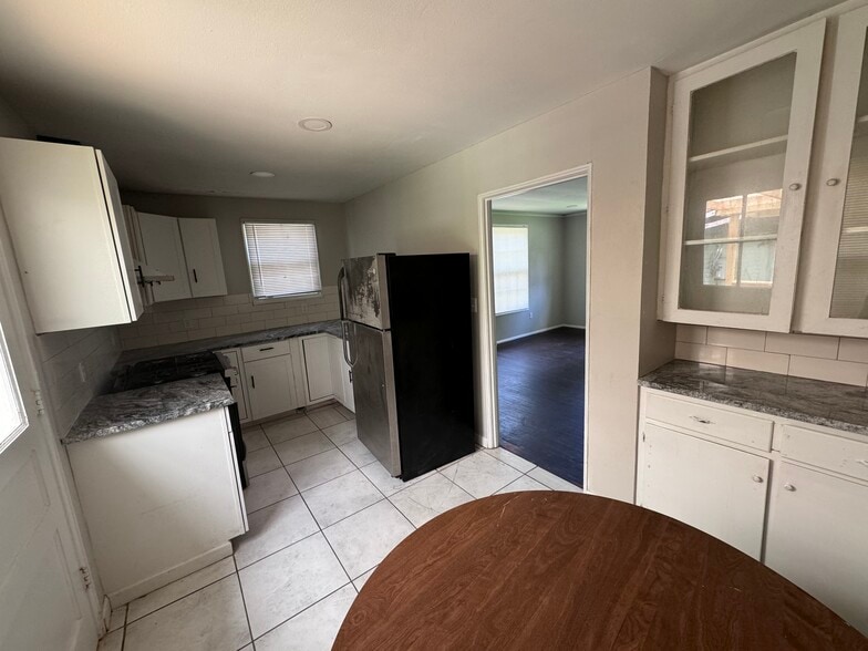 Primary Photo - 615 W 34th St