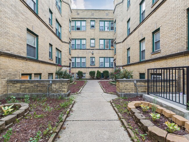 Primary Photo - 6652 S University Ave