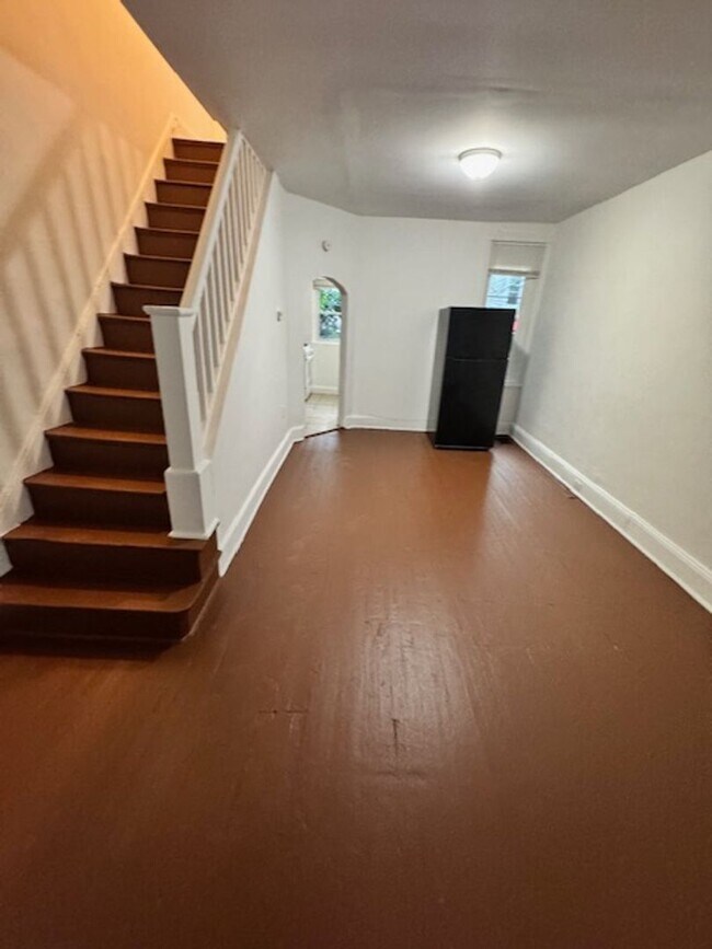 Building Photo - Lovely Home - North Philadelphia