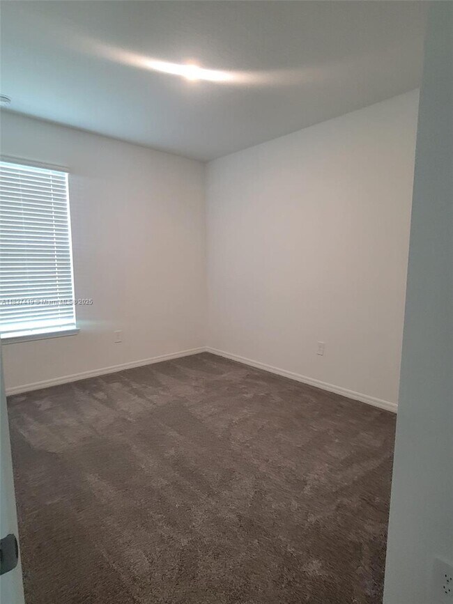 Building Photo - 5727 Gingham Dr