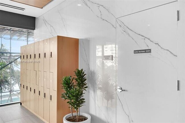 Building Photo - 460 NE 28th St