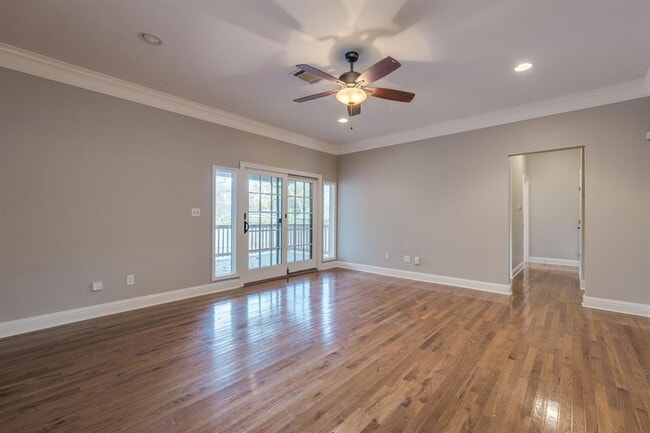 Building Photo - 1300 Crestwood Rd