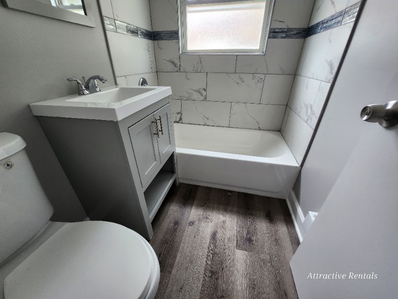 Building Photo - 2109 W 119th St