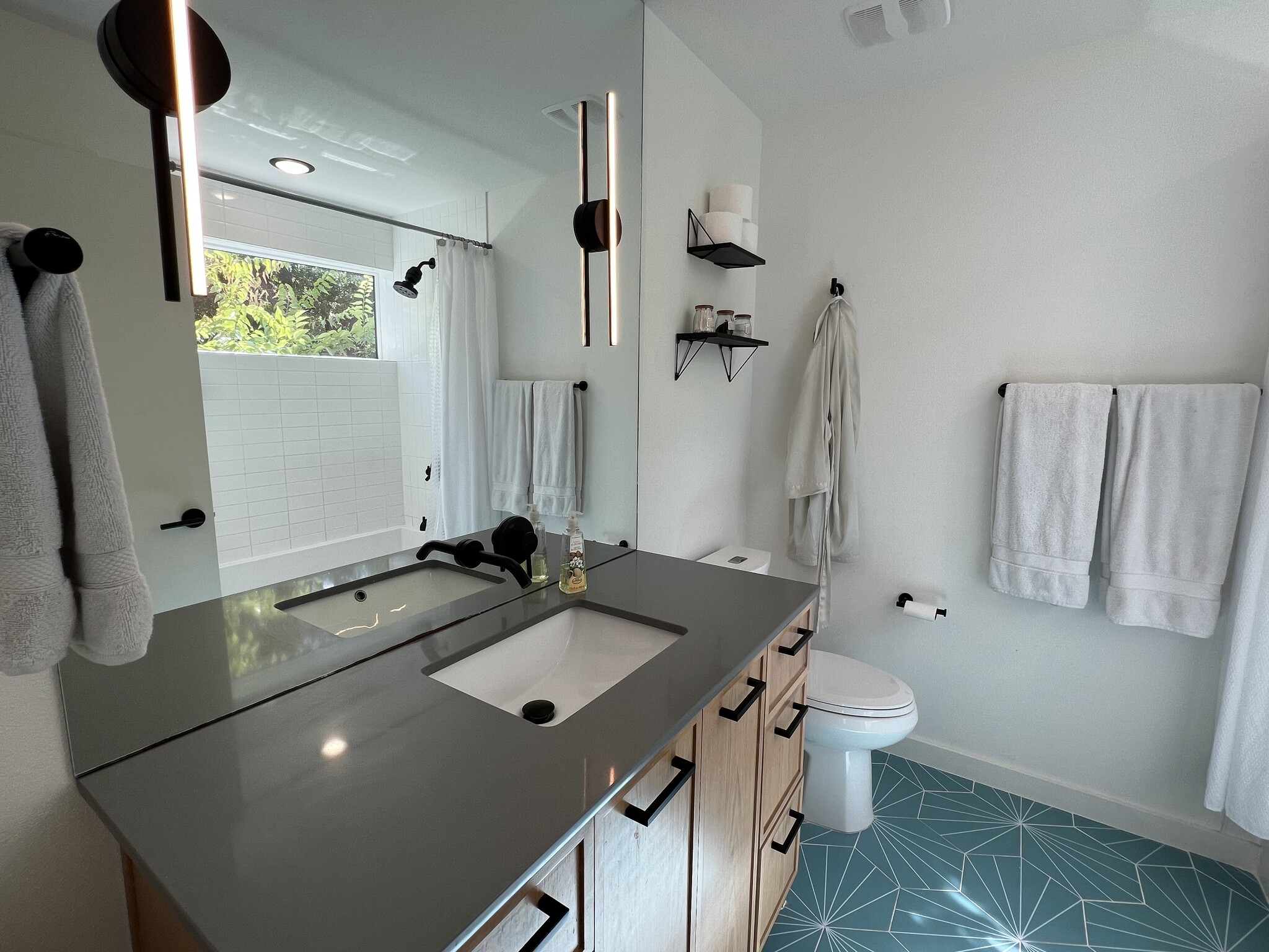 bathroom - 913 Duncan Ln