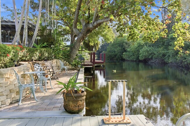 Building Photo - 1905 Meadow Ct