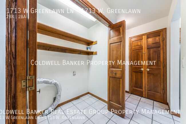 Building Photo - 1713 W Greenlawn Ln