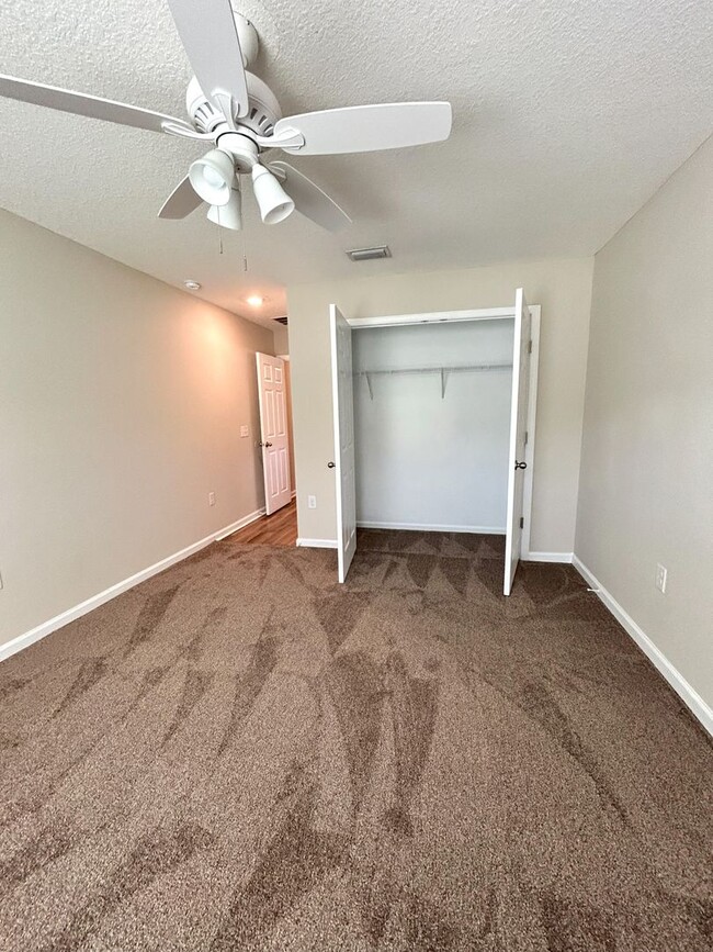 Building Photo - 3/2 WITH A GREAT PRICE AND READY FOR IMMED...