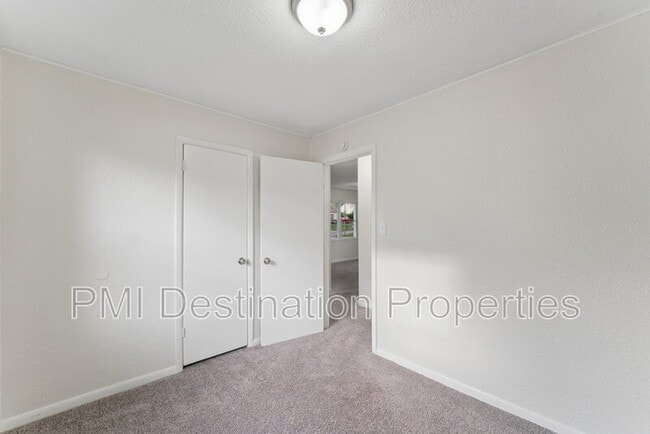 Building Photo - 5026 Locust Ave