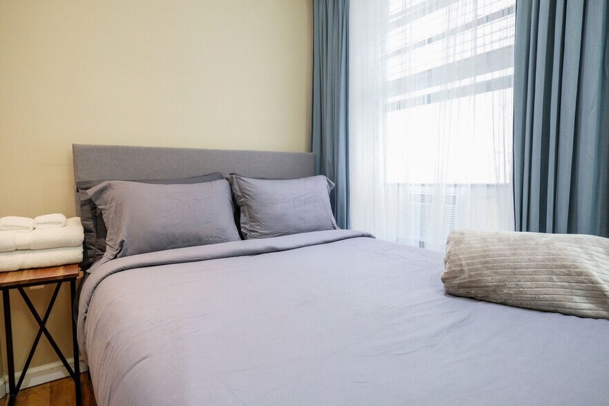 Building Photo - 5 W 101st St