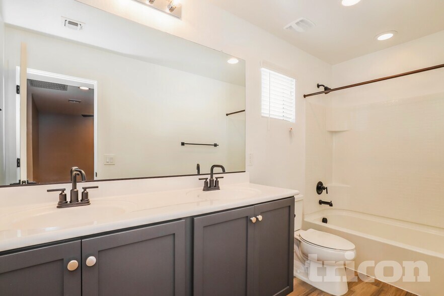 Building Photo - 9334 E Strobe Ave