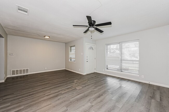 Building Photo - 3 BR/1BA | Updated Single Family Home | 1-Car Garage  | Large Backyard!