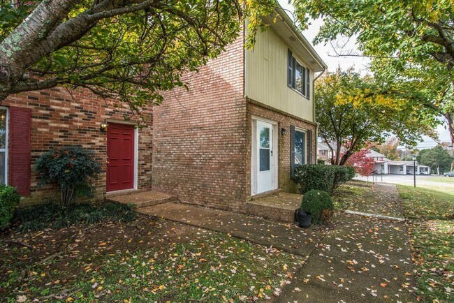 Building Photo - Coming soon! Nice remodel of townhouse Con...