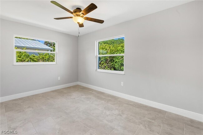 Building Photo - 1003 April Ln