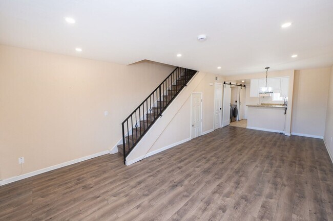 Building Photo - 2 Bedroom 1.5 Bath Available Now in El Cajon!