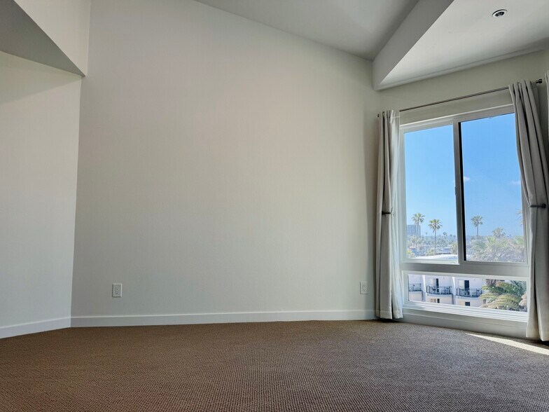 Building Photo - 4465 Ocean Blvd