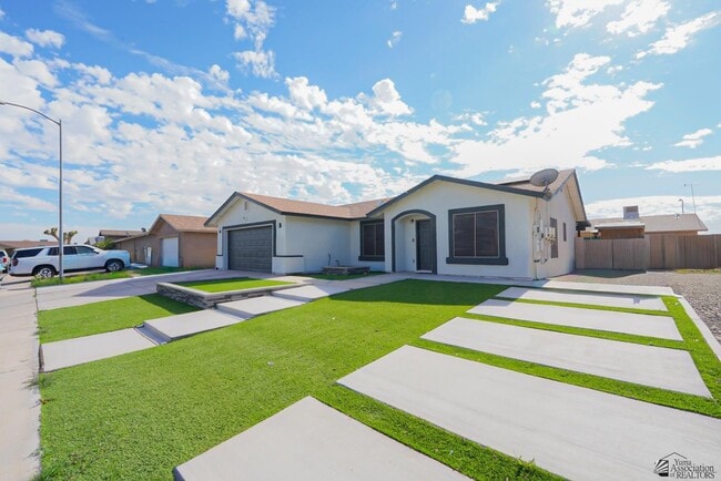 Building Photo - 643 13th St