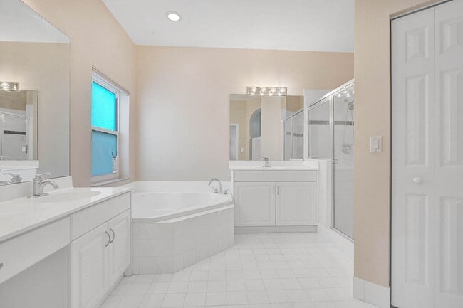 Building Photo - Amazing 4 Bedroom, 3 Bath home plus large 21'x11' loft located in Parkland Isles!