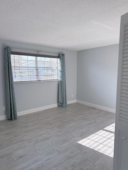 Building Photo - 2109 SE Edler Dr