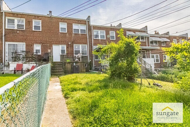 Building Photo - 304 W Riverview Rd