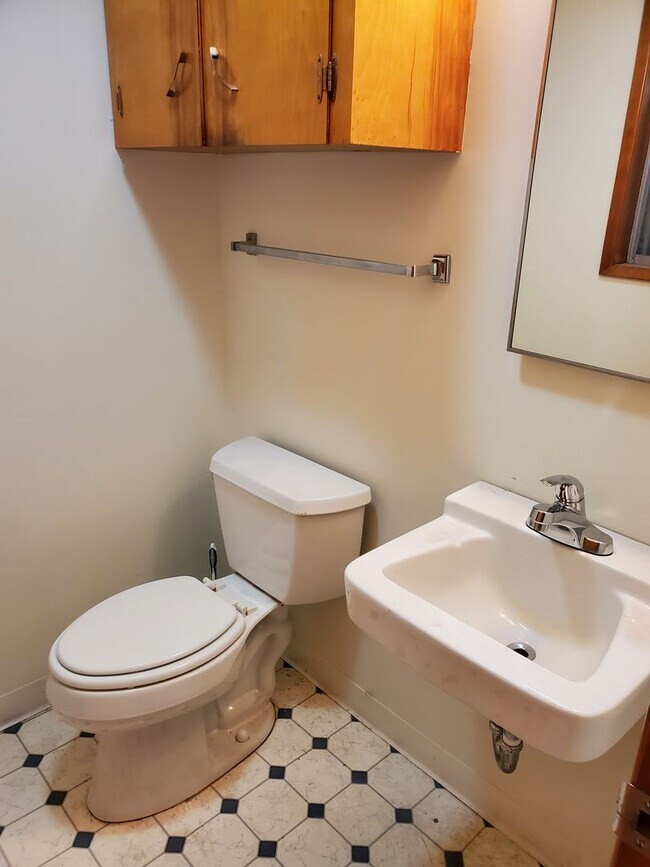 Building Photo - 3bd/1.5ba Completely Remodeled House with ...