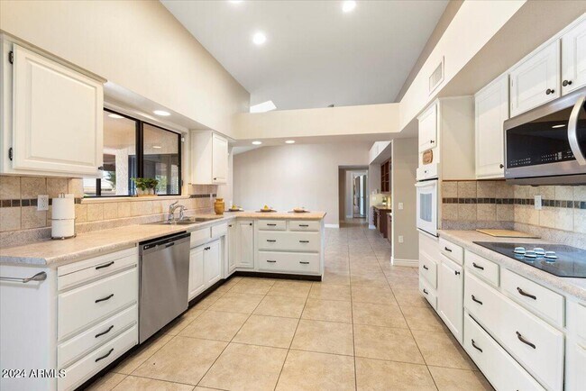 Building Photo - 12318 W Fieldstone Dr