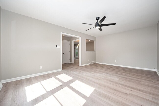 Building Photo - 2286 Alexandria Dr