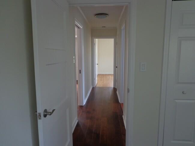 Building Photo - 535 Bayview Ave