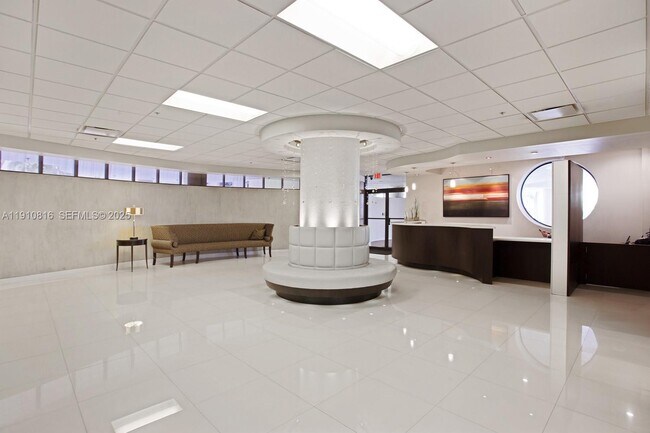 Building Photo - 1623 Collins Ave