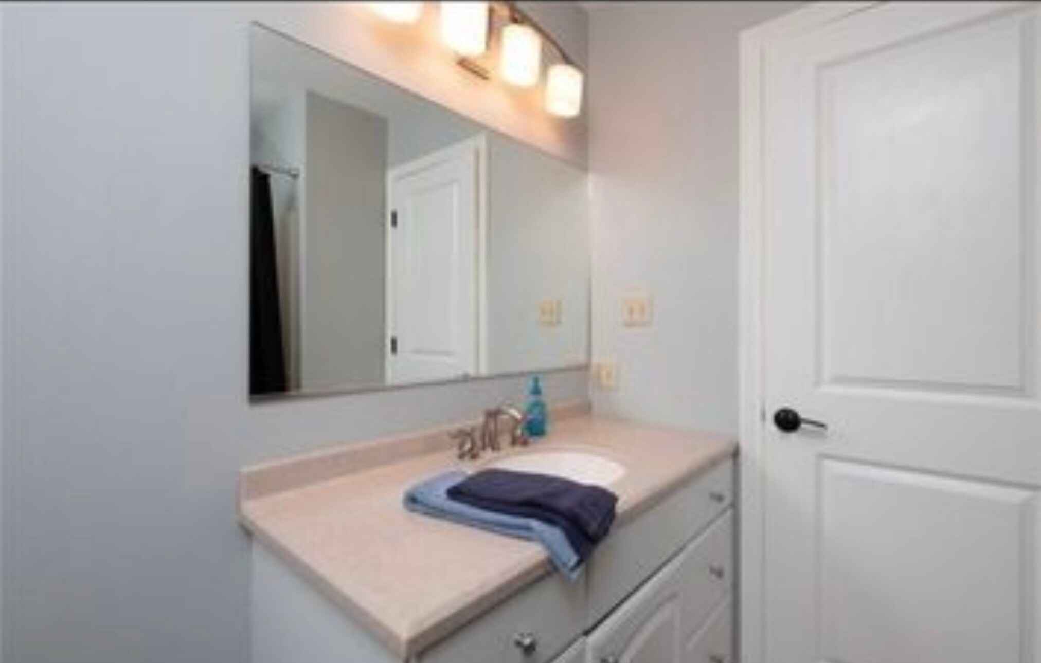 Building Photo - 705 Lake Ave