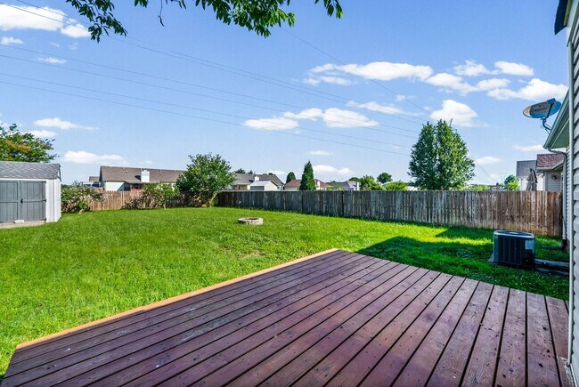Building Photo - Pet Friendly Three Bedroom!