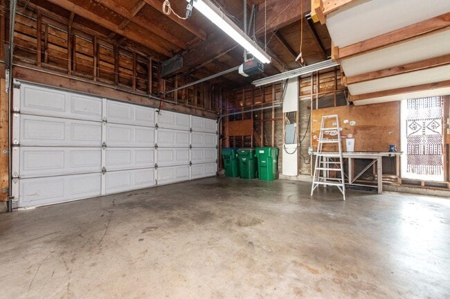 Building Photo - 3bd/2ba single family house in University ...