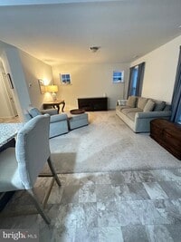 Building Photo - 9 Shillington Ln