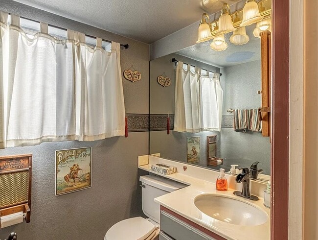 Building Photo - 4048 Belleshire Way