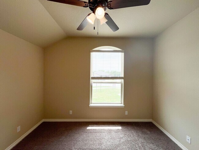 Building Photo - Available 7/11/2025 Beautiful 1 story, 5 b...