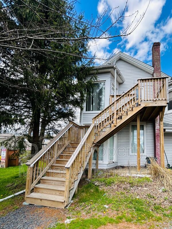 Building Photo - 1429 Pocono Blvd