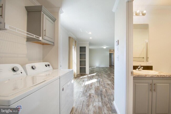 Building Photo - 162 Carnation Dr