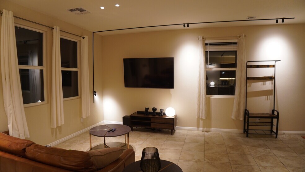 Building Photo - 5532 Autumn Cliffs Way