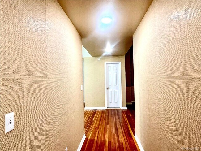 Building Photo - 4 E Main St