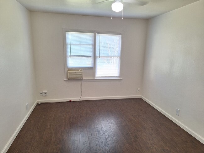 Interior Photo - 55TH STREET